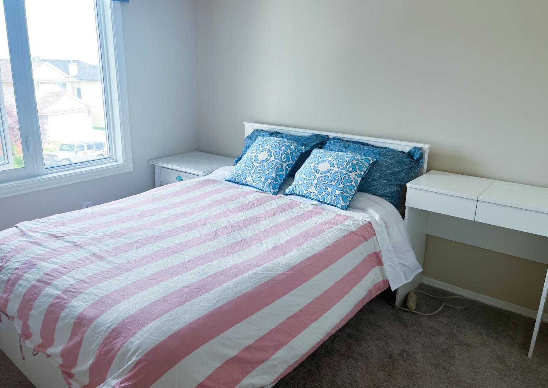 Best Garden House&3 Mins Bus Station Close C-Train&Free Parking YYC Szoba fotó